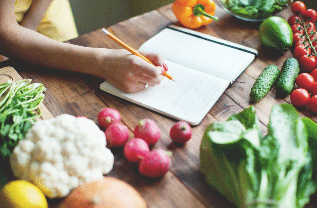 Personas disfrutando de un estilo de vida saludable al aire libre