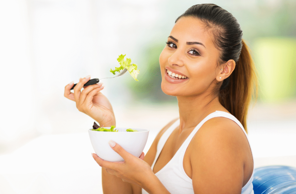 Ejercicios y comida saludable: moverse también es parte de una vida saludable.